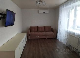 Сдается двухкомнатная квартира, 43 м2, Благовещенск, улица 50 лет Октября, 2