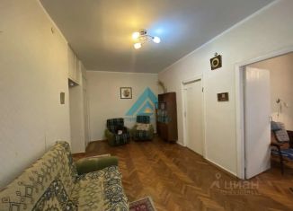 Продаю 4-ком. квартиру, 63 м2, Оренбургская область, улица Богдана Хмельницкого, 1Б