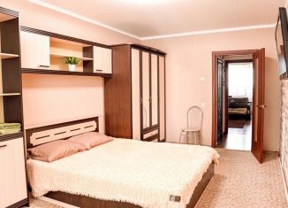 Сдается двухкомнатная квартира, 60 м2, Белгород, улица Есенина, 44А