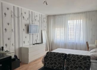 Продаю комнату, 94.5 м2, Санкт-Петербург, улица Оптиков, 34к2, метро Комендантский проспект