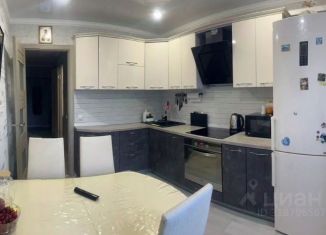 Продам трехкомнатную квартиру, 74 м2, Старый Оскол, микрорайон Солнечный, 12