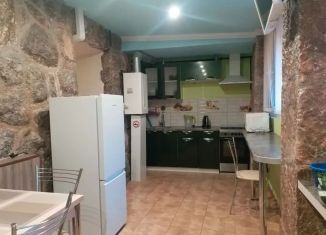 Сдаю однокомнатную квартиру, 40 м2, Крым, улица Щербака, 6