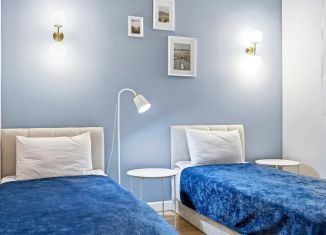 Сдам в аренду 3-ком. квартиру, 90 м2, Крым, улица Строителей, 3