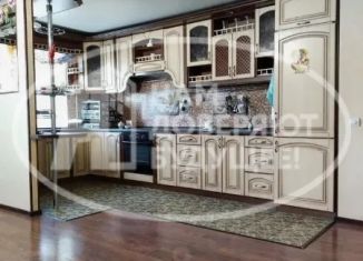 Продажа 3-ком. квартиры, 82 м2, Удмуртия, улица Карла Маркса, 1