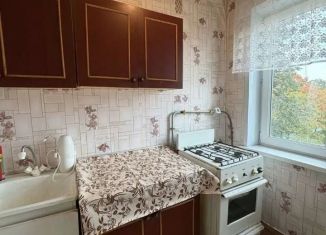 Продаю трехкомнатную квартиру, 47.44 м2, Старый Оскол, микрорайон Лебединец, 20