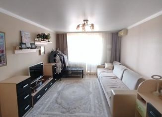 Продается трехкомнатная квартира, 78.2 м2, Альметьевск, улица Шевченко, 170