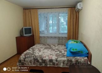 Сдается в аренду 2-комнатная квартира, 65 м2, Крым, Солнечная улица, 3