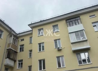 Продам 3-ком. квартиру, 64 м2, Калужская область, улица Пушкина, 2/5