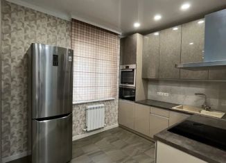 Продается трехкомнатная квартира, 61.3 м2, Астрахань, улица Баха, 10