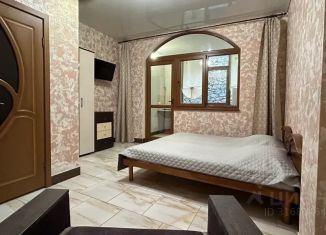 Сдаю в аренду комнату, 25 м2, Алушта, улица Карла Маркса, 56