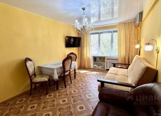 Продаю 3-ком. квартиру, 63.3 м2, Астрахань, улица Полякова, 19