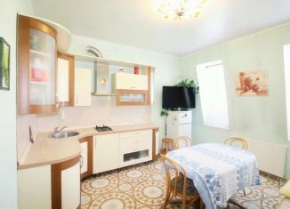 Продам 4-ком. квартиру, 97.4 м2, Калужская область, улица Суворова, 44