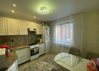 Продается 2-ком. квартира, 63 м2, Старый Оскол, микрорайон Дубрава, квартал 1, 9