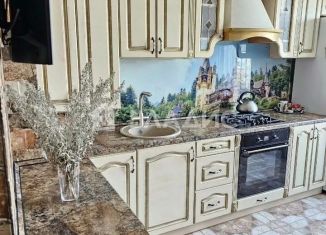 Продаю трехкомнатную квартиру, 81 м2, Калининград, улица Старшины Дадаева, 59