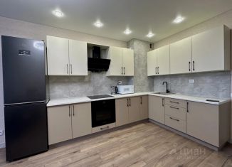 Сдается двухкомнатная квартира, 65 м2, Курская область, улица Энгельса, 115А/3