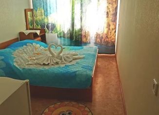 Сдается в аренду комната, 14 м2, Алушта, Гвардейская улица, 11