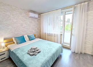 Сдам 1-ком. квартиру, 35 м2, Симферополь, улица Ларионова, 42А, Железнодорожный район