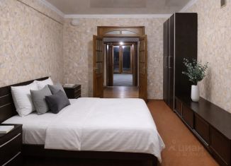Продаю трехкомнатную квартиру, 82 м2, Челябинск, улица Энгельса, 51