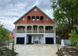 Сдаю в аренду дом, 350 м2, поселок городского типа Джубга, микрорайон Восток, 17