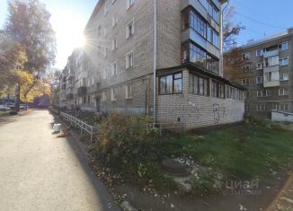 Продается 3-комнатная квартира, 52.3 м2, Кировская область, улица Менделеева, 14