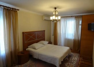 Сдам в аренду двухкомнатную квартиру, 48 м2, посёлок городского типа Гурзуф, улица Соловьёва, 3