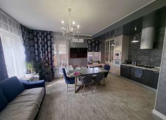 Продажа трехкомнатной квартиры, 95 м2, Астрахань, улица Суворова, 90Б