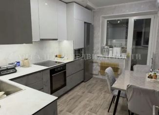Продаю трехкомнатную квартиру, 88.4 м2, Старый Оскол, микрорайон Восточный, 17