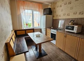 Сдается четырехкомнатная квартира, 85 м2, Губкин, улица Урицкого, 39В